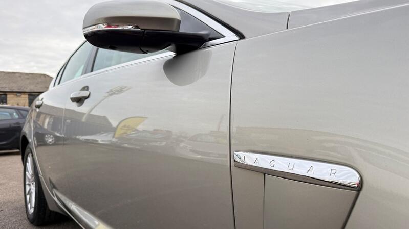 JAGUAR XF