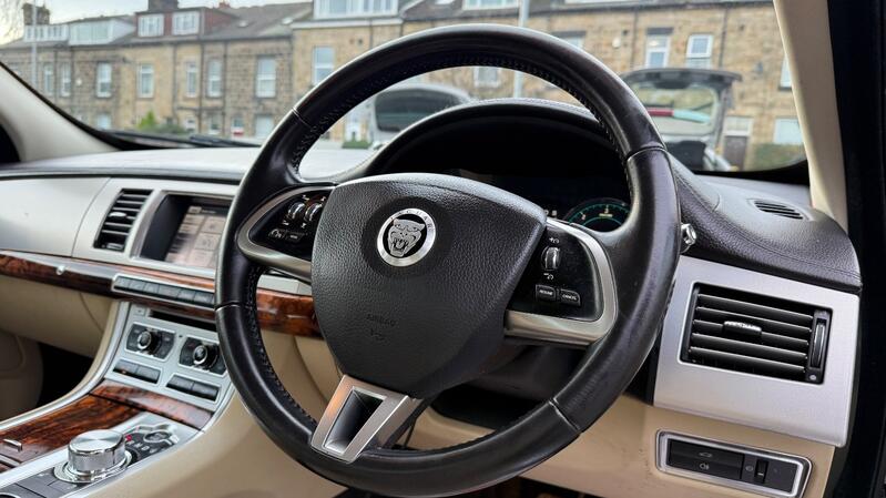 JAGUAR XF