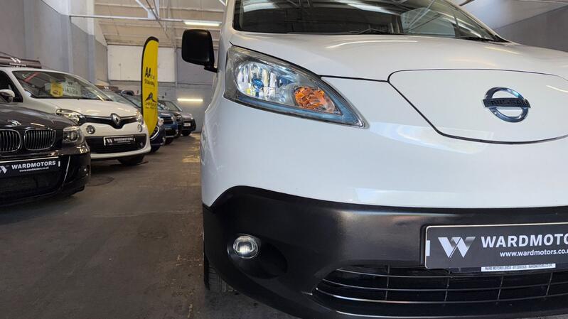 NISSAN E-NV200