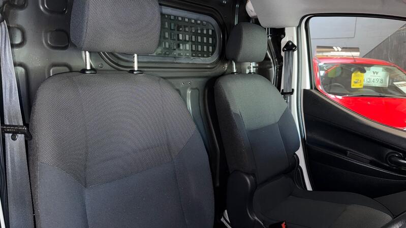 NISSAN E-NV200