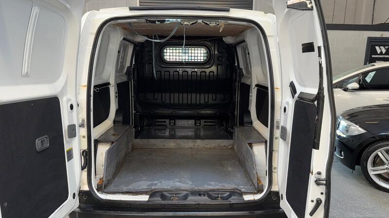 NISSAN E-NV200