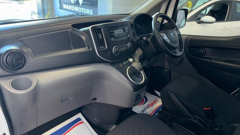 NISSAN E-NV200