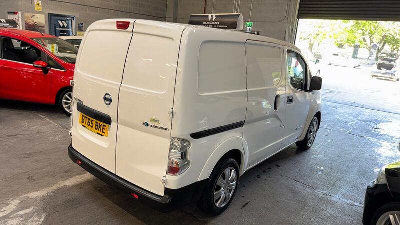 NISSAN E-NV200