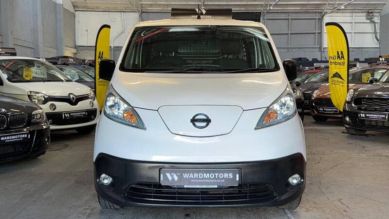 NISSAN E-NV200