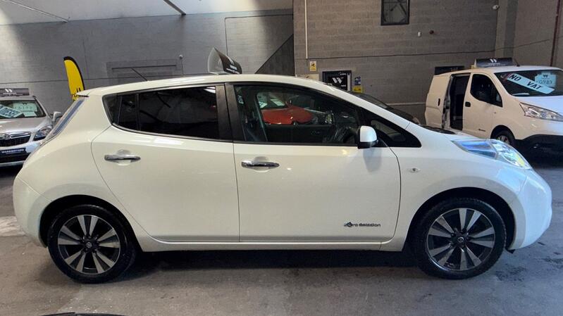 NISSAN LEAF