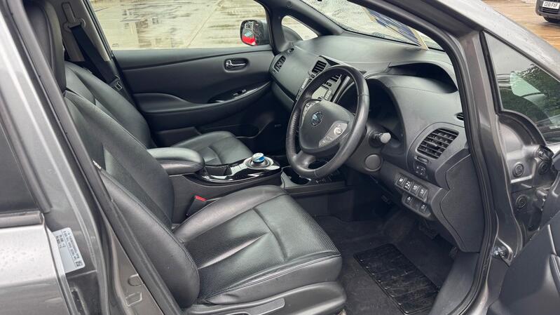 NISSAN LEAF