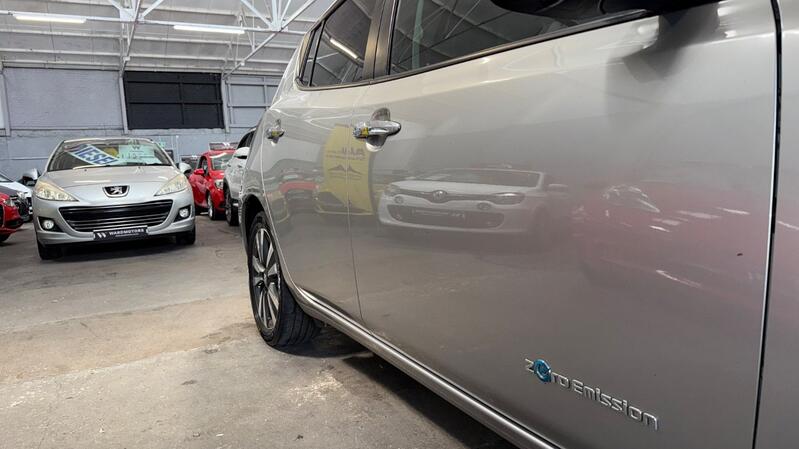 NISSAN LEAF