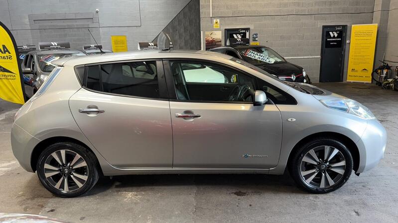 NISSAN LEAF