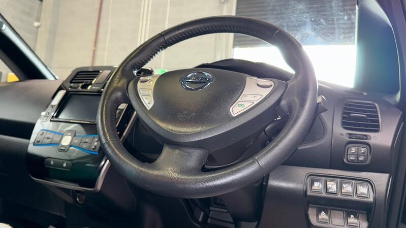 NISSAN LEAF