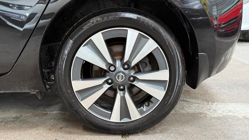 NISSAN LEAF