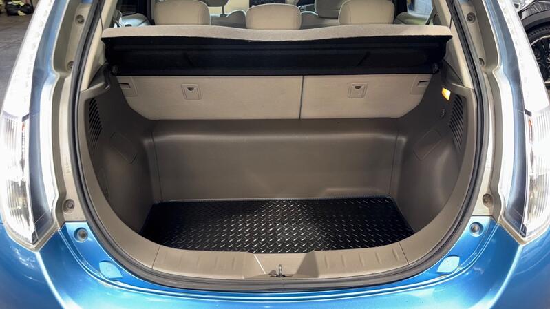 NISSAN LEAF