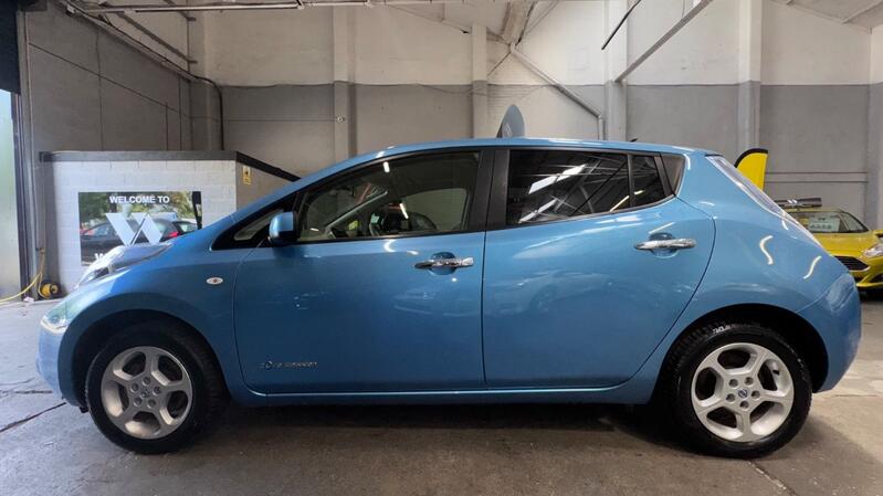 NISSAN LEAF