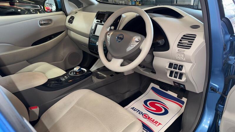 NISSAN LEAF