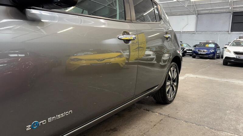NISSAN LEAF