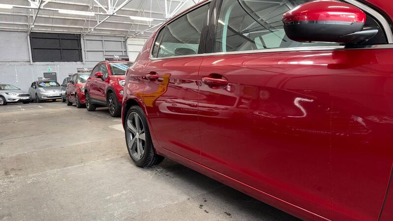 PEUGEOT 308