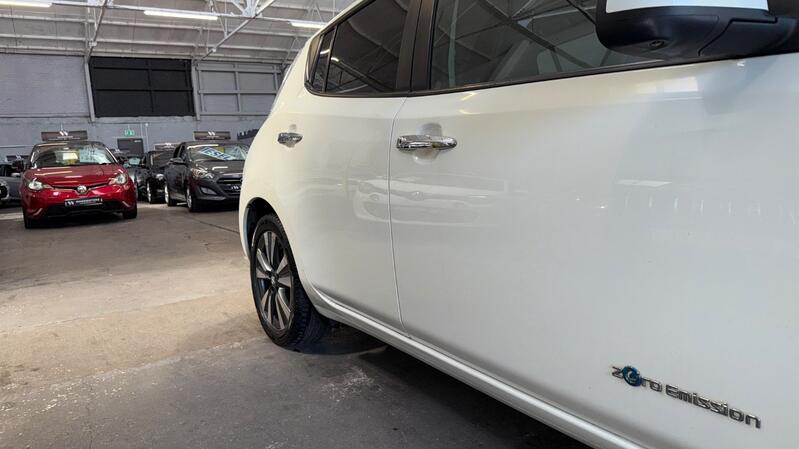 NISSAN LEAF
