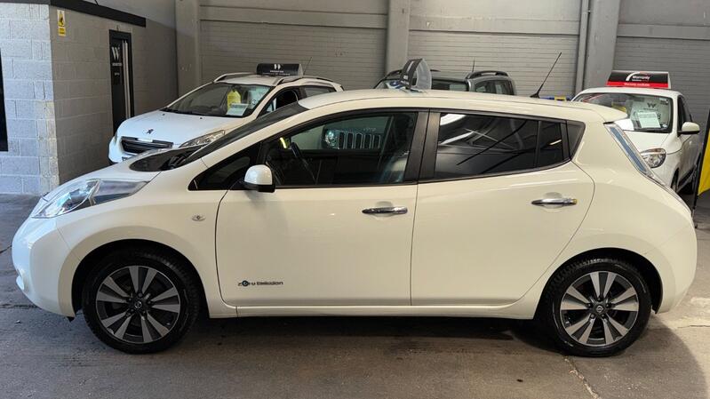 NISSAN LEAF
