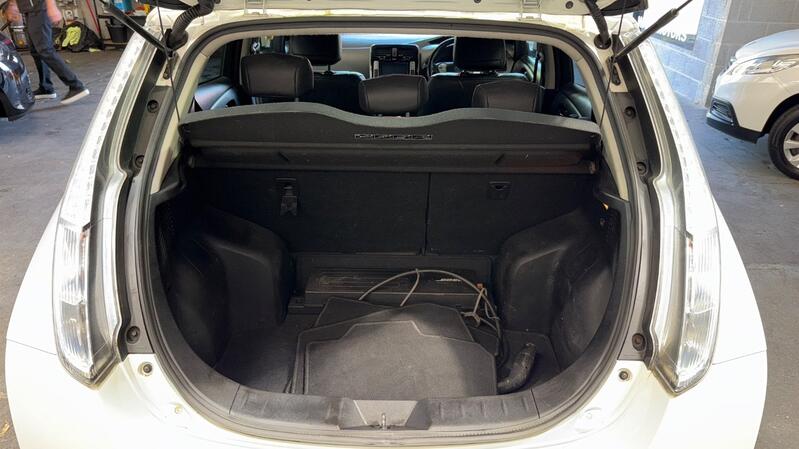 NISSAN LEAF