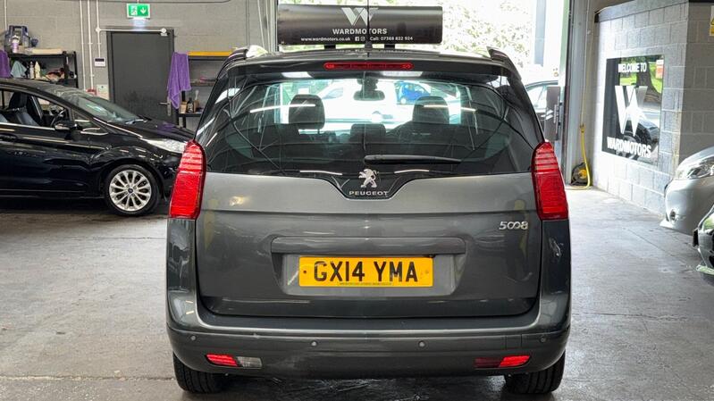 PEUGEOT 5008