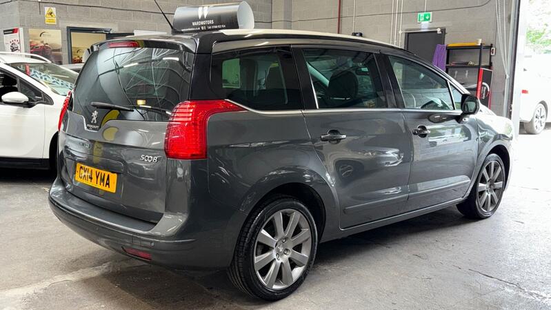 PEUGEOT 5008