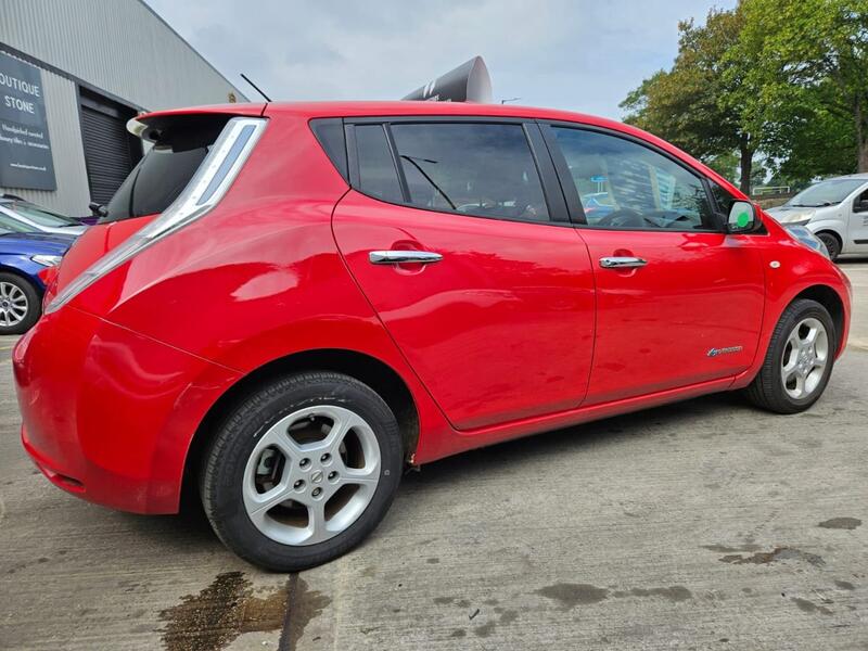 NISSAN LEAF