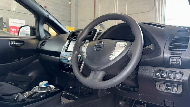 NISSAN LEAF