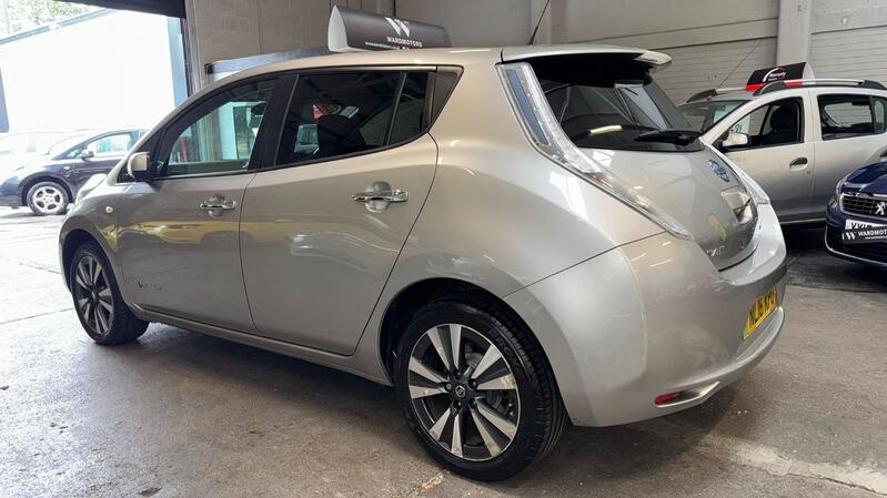 NISSAN LEAF
