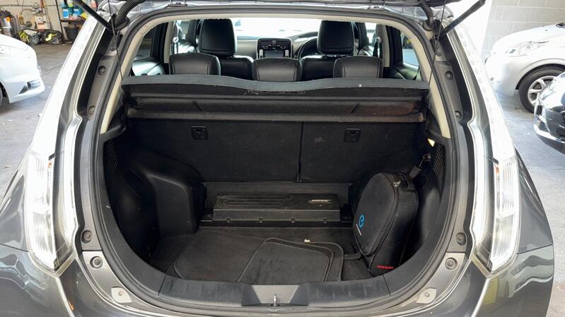 NISSAN LEAF