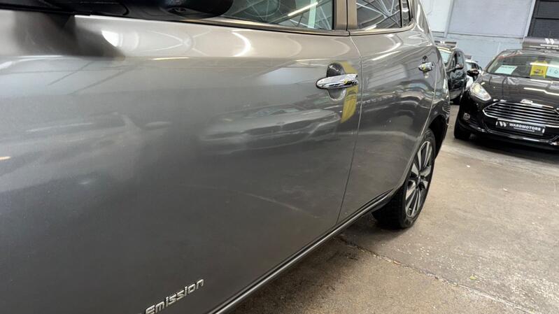 NISSAN LEAF