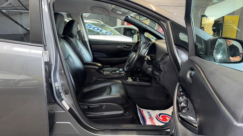 NISSAN LEAF