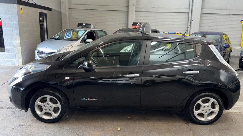 NISSAN LEAF