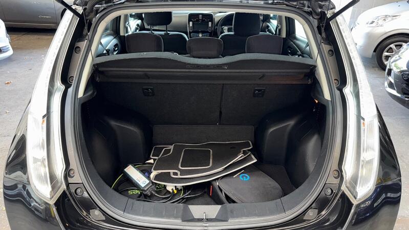 NISSAN LEAF