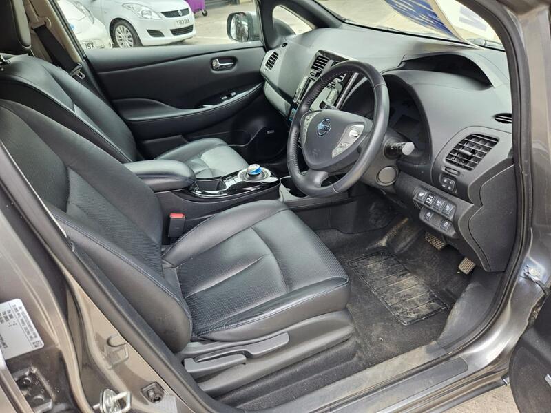 NISSAN LEAF