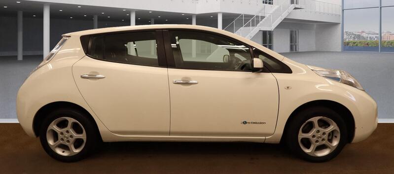 NISSAN LEAF