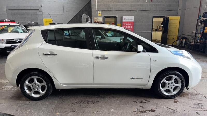 NISSAN LEAF