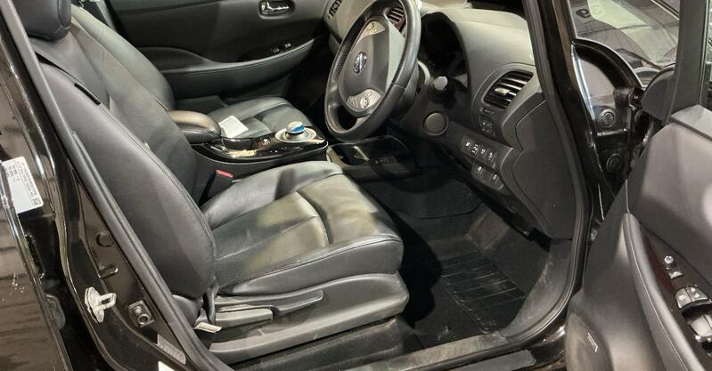 NISSAN LEAF