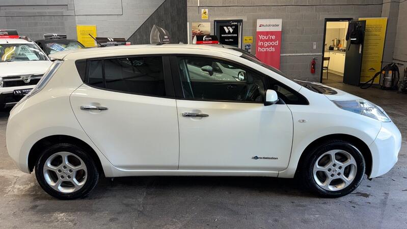 NISSAN LEAF