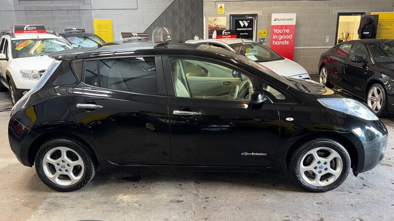 NISSAN LEAF