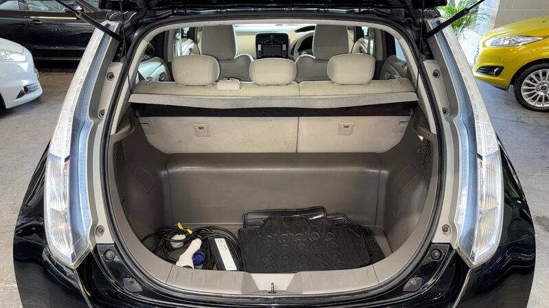 NISSAN LEAF
